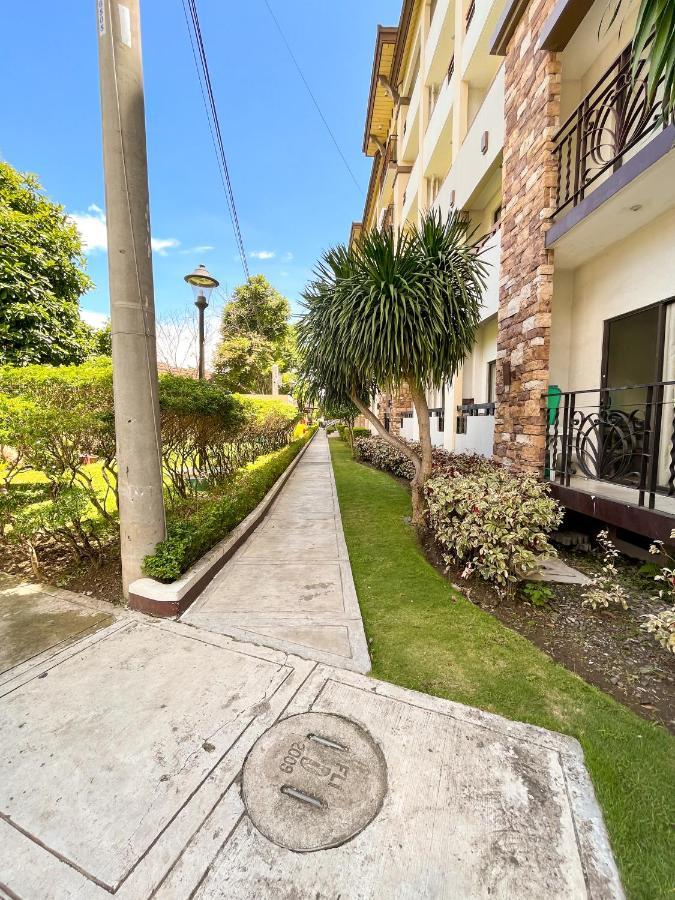 Modern 2Br Condo Near Sm With Free Parking Pool Wifi And Netflix Davao Exterior photo