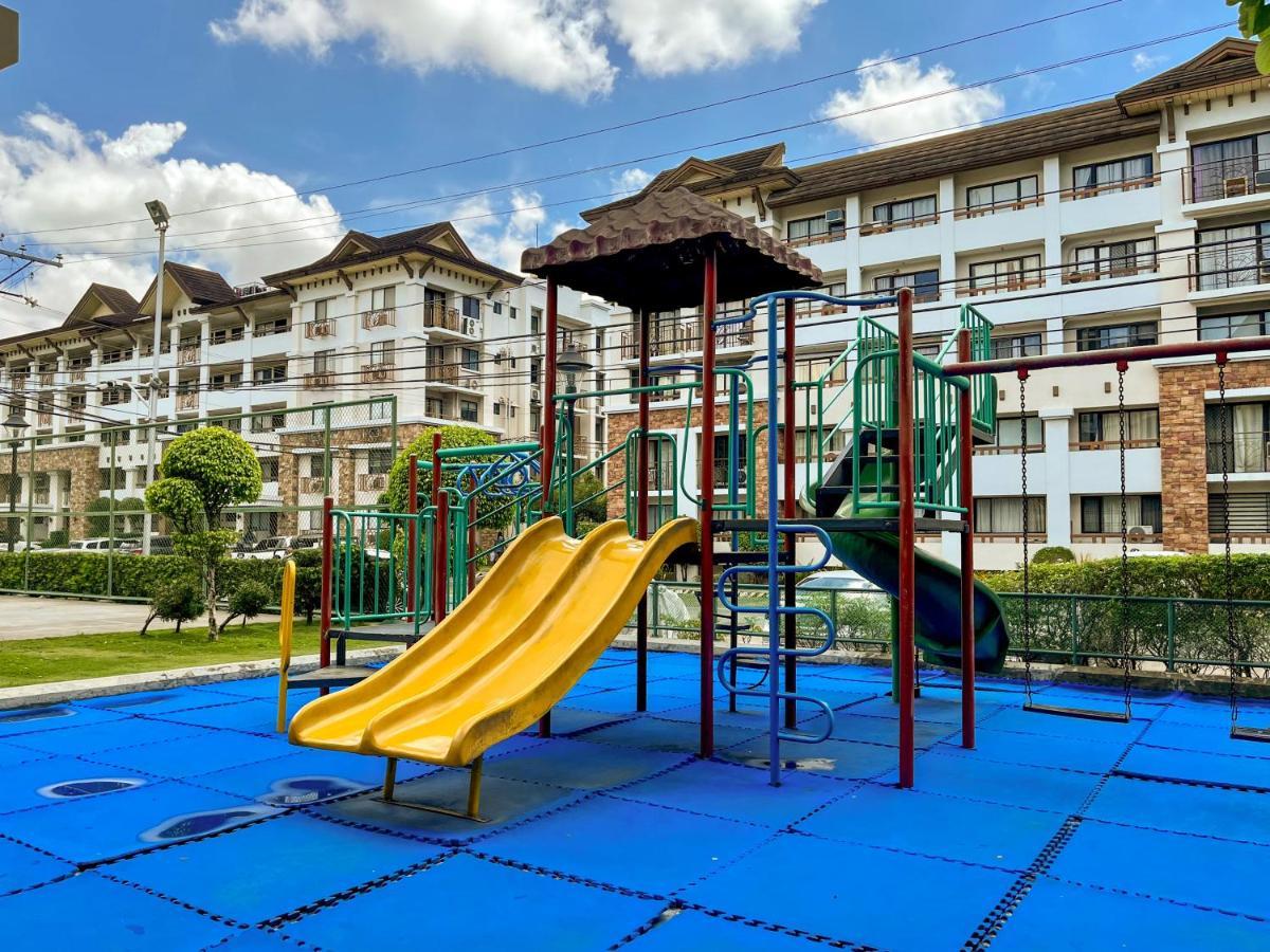 Modern 2Br Condo Near Sm With Free Parking Pool Wifi And Netflix Davao Exterior photo