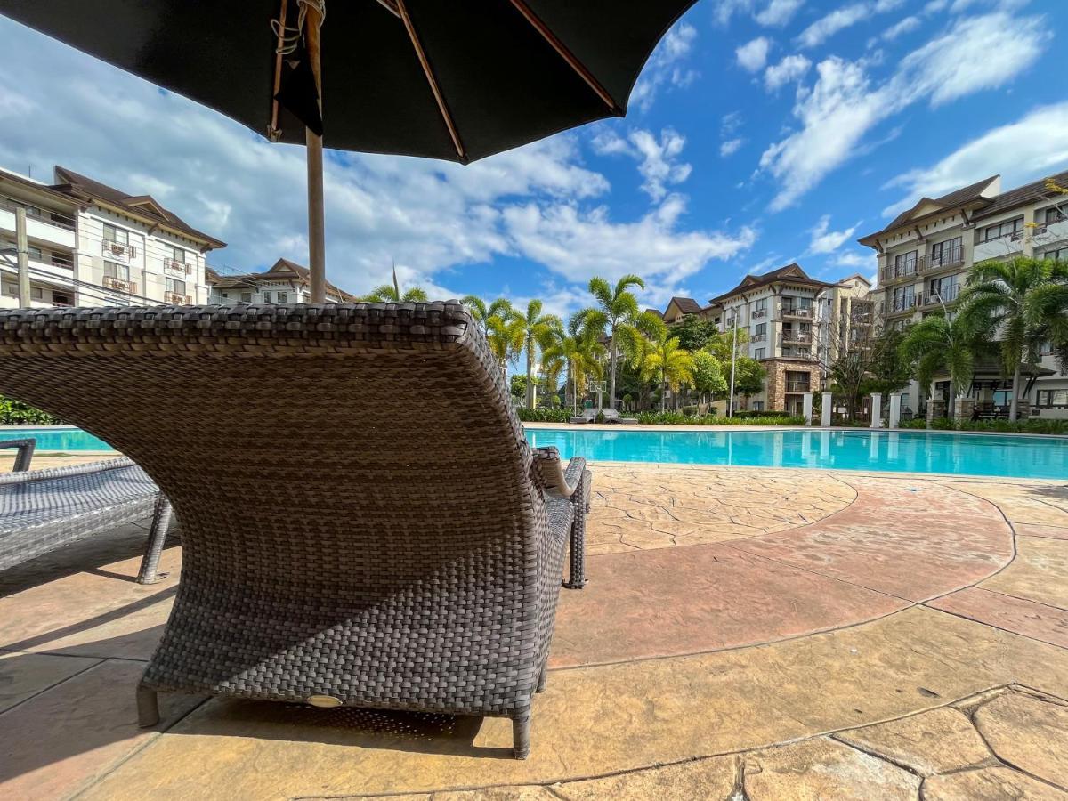 Modern 2Br Condo Near Sm With Free Parking Pool Wifi And Netflix Davao Exterior photo