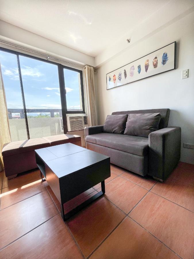 Modern 2Br Condo Near Sm With Free Parking Pool Wifi And Netflix Davao Exterior photo